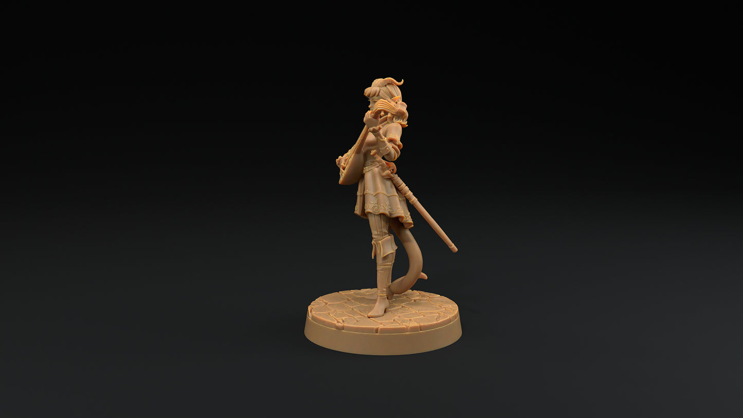 Daphnedora Blakeson,   32mm, 53mm o 75mm