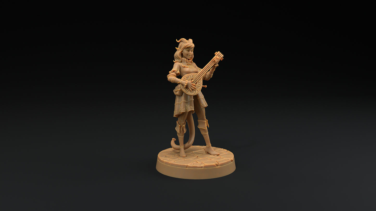 Daphnedora Blakeson,   32mm, 53mm o 75mm