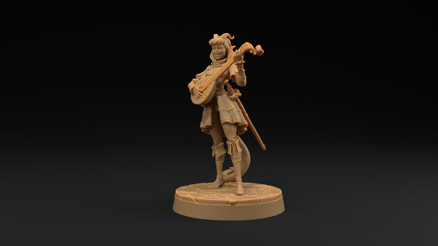 Daphnedora Blakeson,   32mm, 53mm o 75mm
